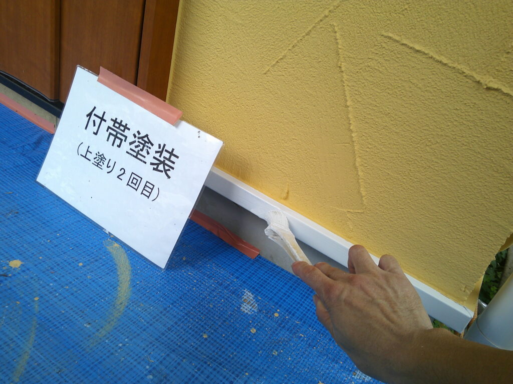 ウレタン樹脂塗装2回目の様子。<br />
日本ペイント　一液ファインウレタン(ホワイト)