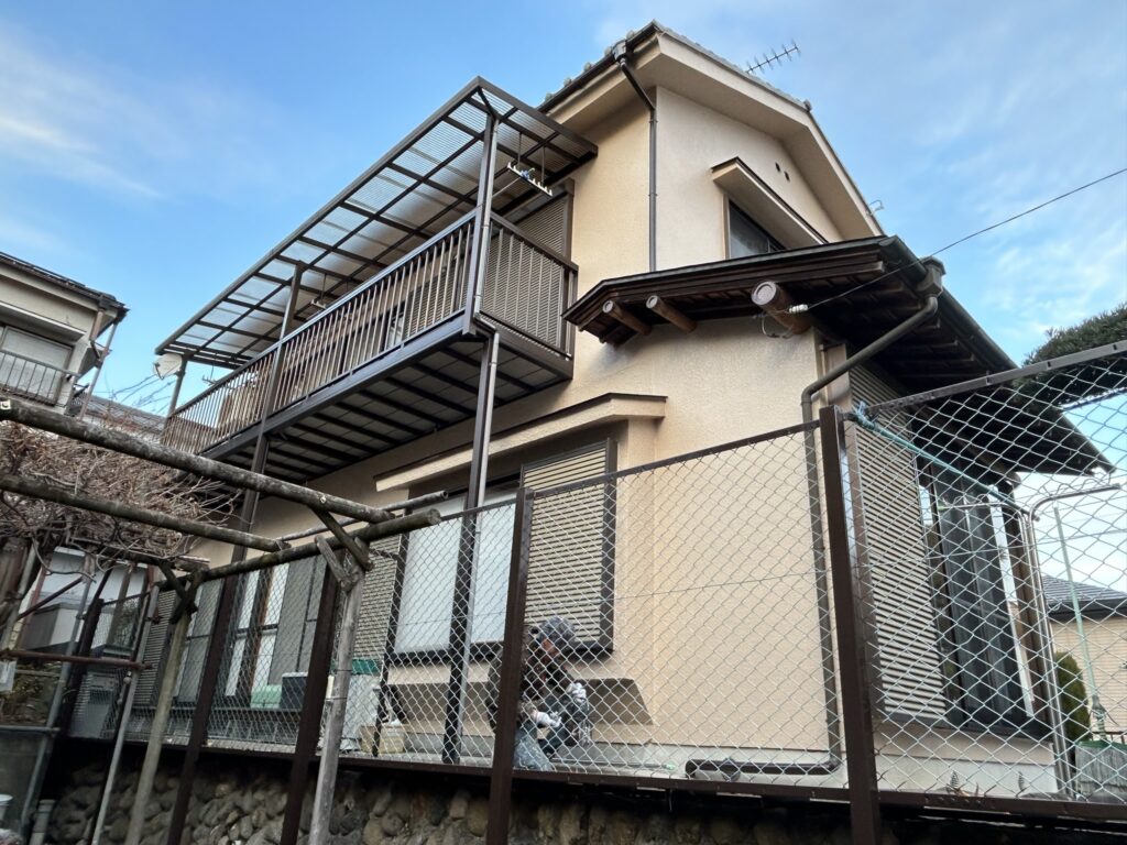 外壁塗装をして、細かいひび割れも埋まりました。