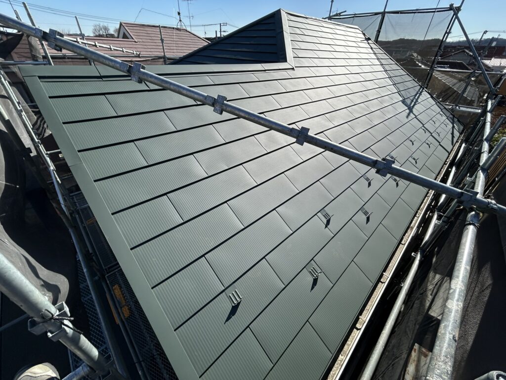 屋根カバー工法　青梅市　コロニアル屋根劣化