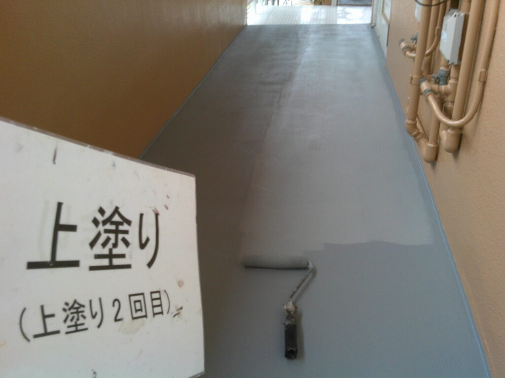 上塗り2回目の様子。<br />
東日本塗料　フローンクイックF